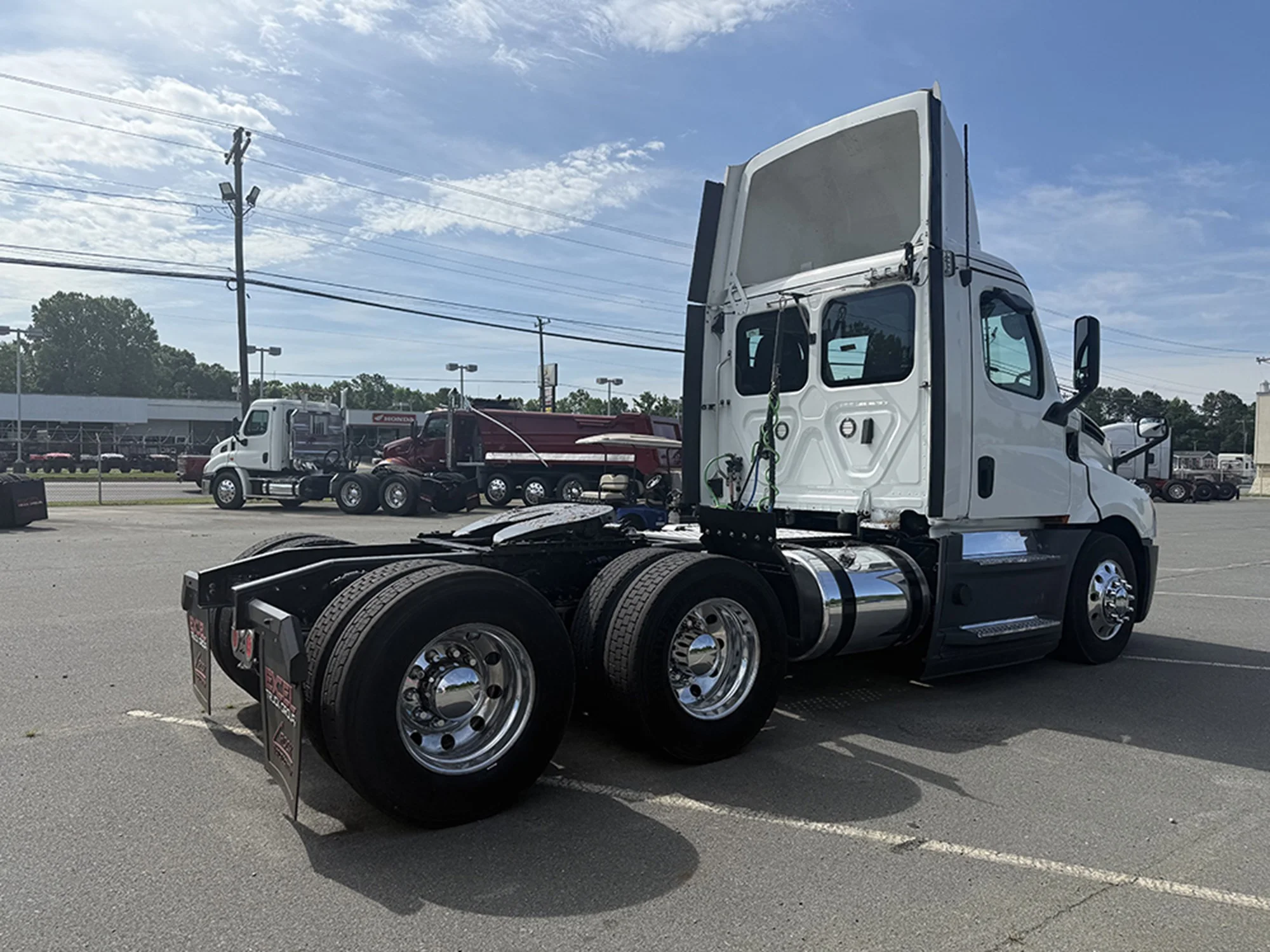 2020 Freightliner Cascadia in Roanoke, VA — photo 4