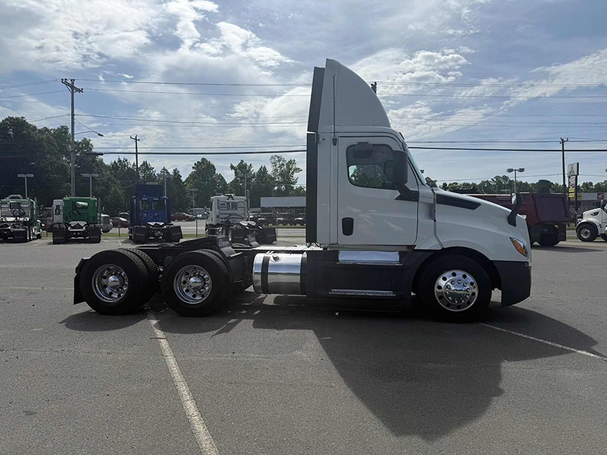 2020 Freightliner Cascadia in Roanoke, VA — photo 3
