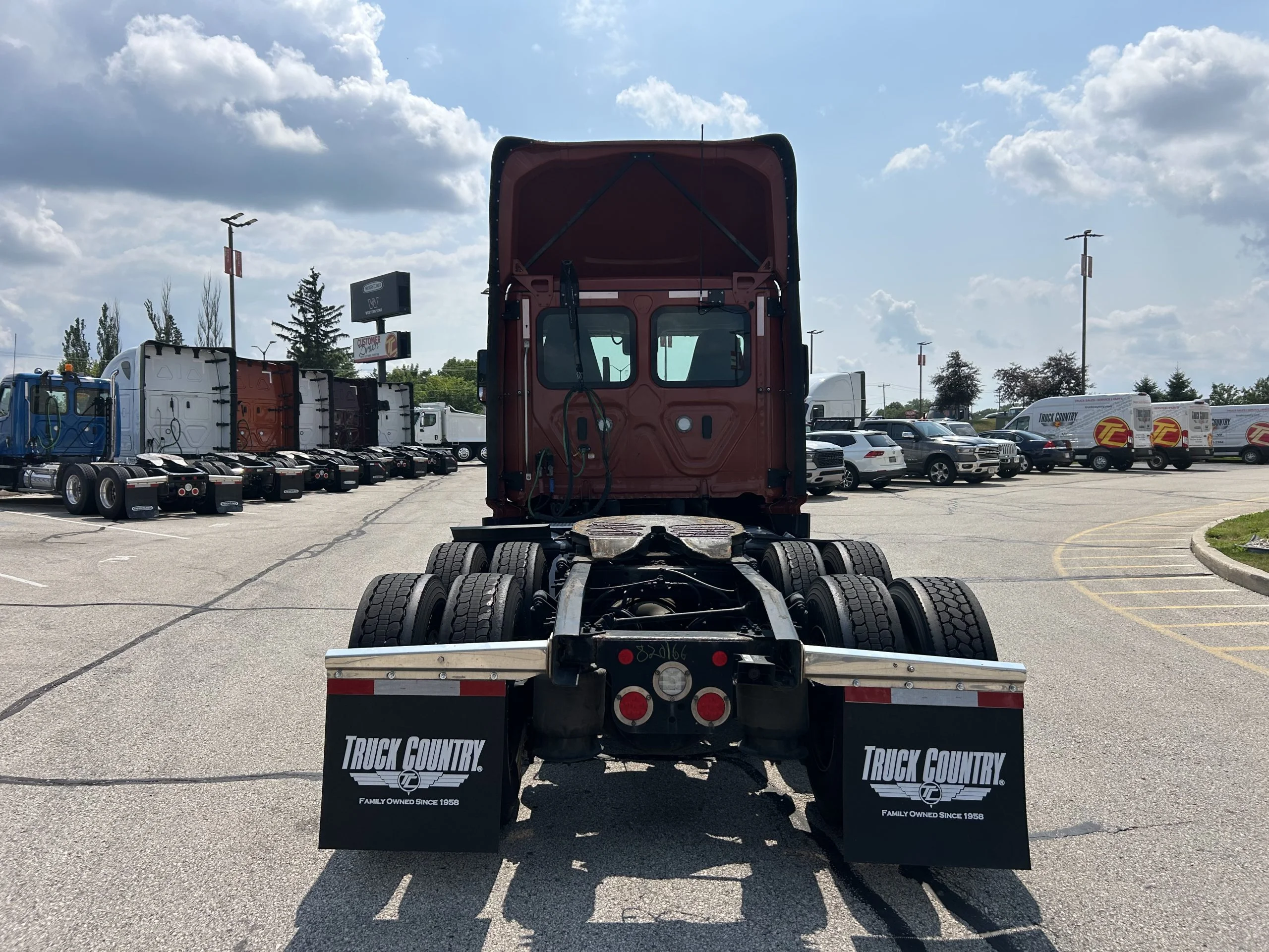 2024 Freightliner Cascadia in Shullsburg, WI — photo 4