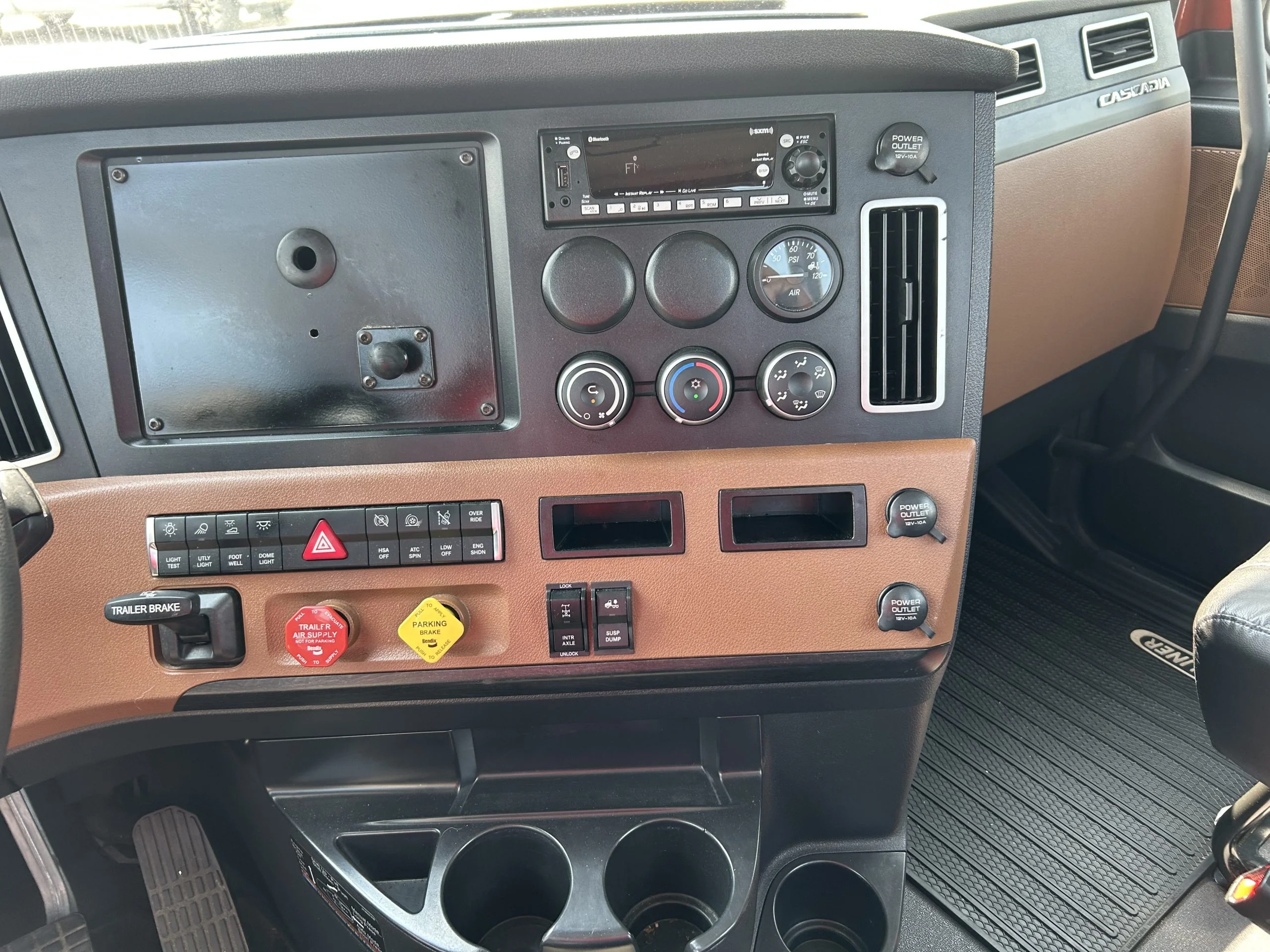 2024 Freightliner Cascadia in Shullsburg, WI — photo 6