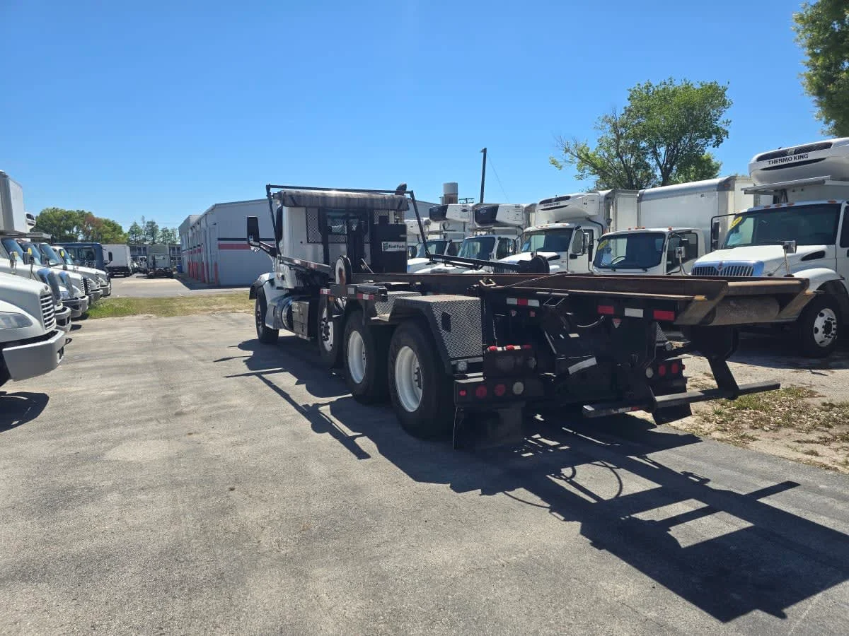 2019 Peterbilt 567 in Tampa, FL — photo 4