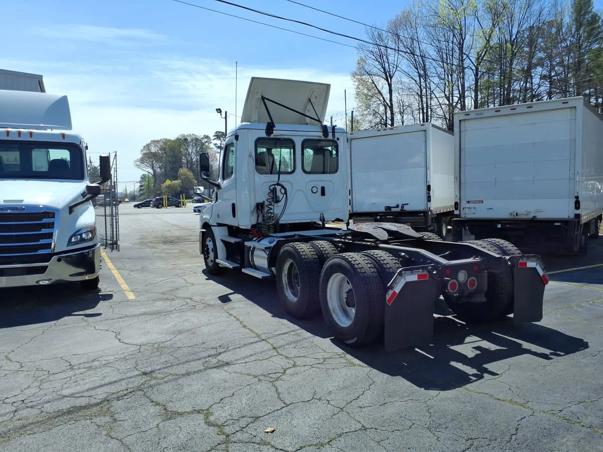 2020 Freightliner Cascadia in Doraville, GA — photo 6