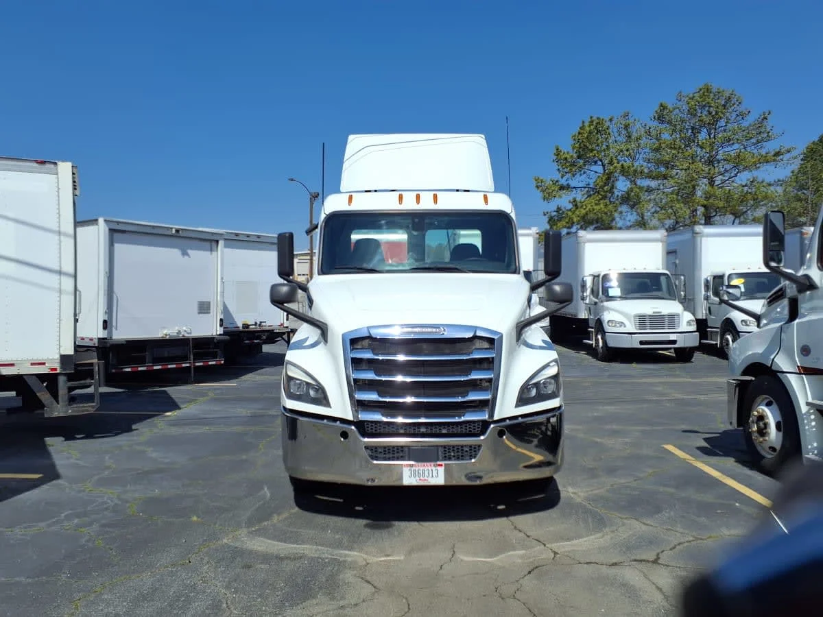 2020 Freightliner Cascadia in Doraville, GA — photo 2