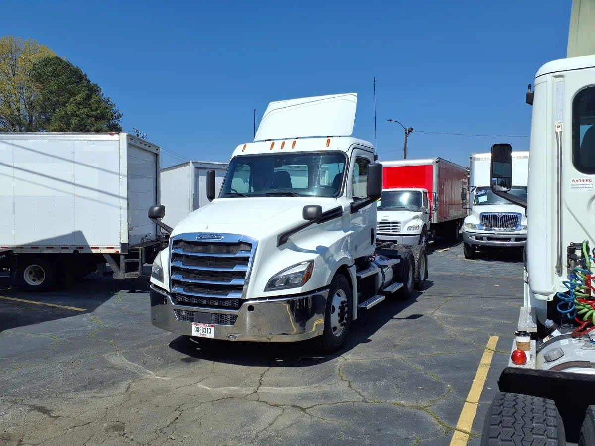 2020 Freightliner Cascadia in Doraville, GA — photo 3