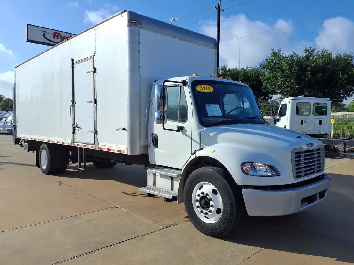 2018 Freightliner M2 106 - image 3