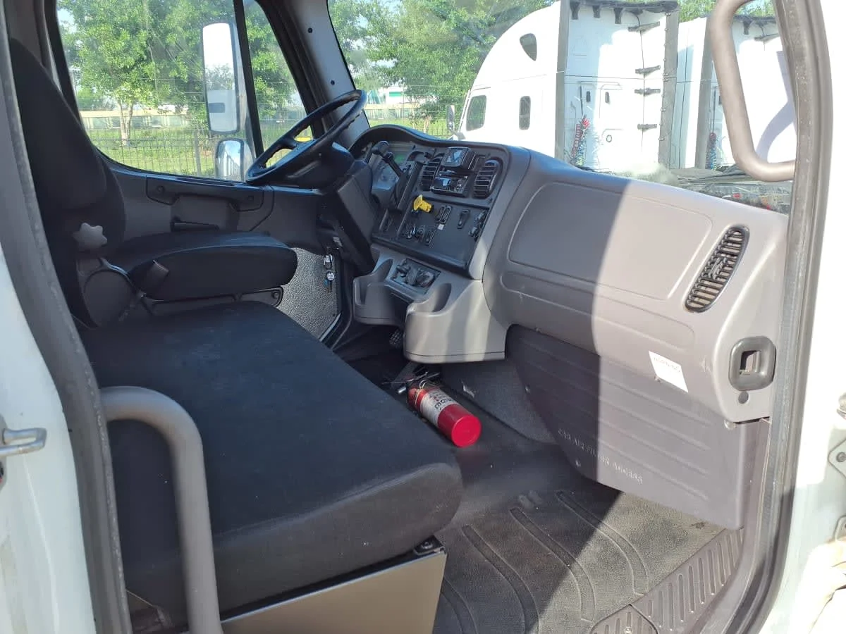 2018 Freightliner M2 106 - image 11