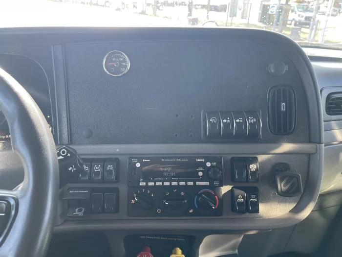 2022 Peterbilt 389 - image 20