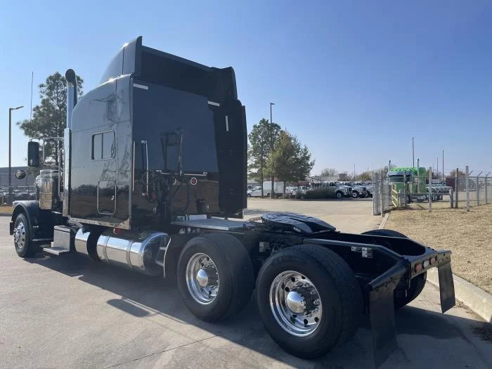 2022 Peterbilt 389 - image 12