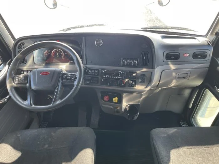 2022 Peterbilt 389 - image 28