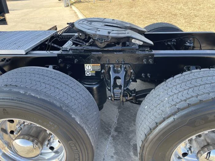 2022 Peterbilt 389 - image 13