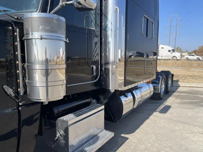 2022 Peterbilt 389 - image 17