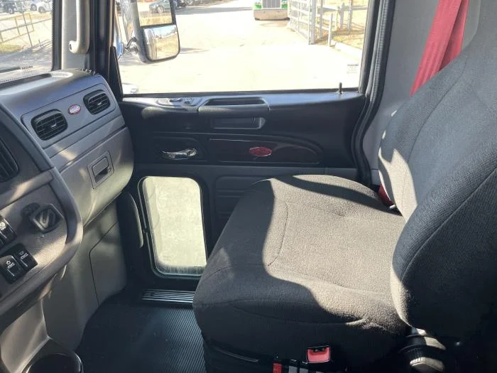 2022 Peterbilt 389 - image 19