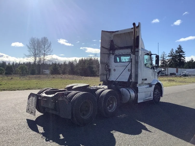 2020 Volvo VNR 640 in Lacey, WA — photo 7