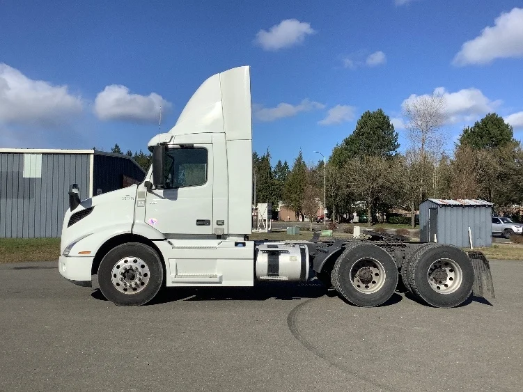 2020 Volvo VNR 640 in Lacey, WA — photo 4