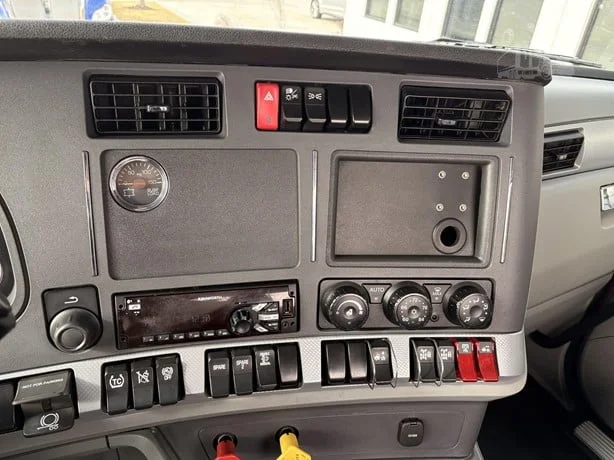 2021 Kenworth T880 - image 9