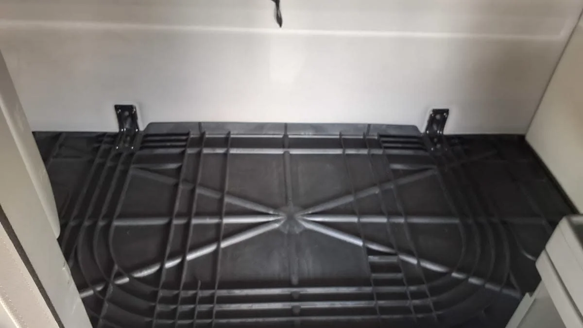 2020 Volvo VNR 640 - image 8