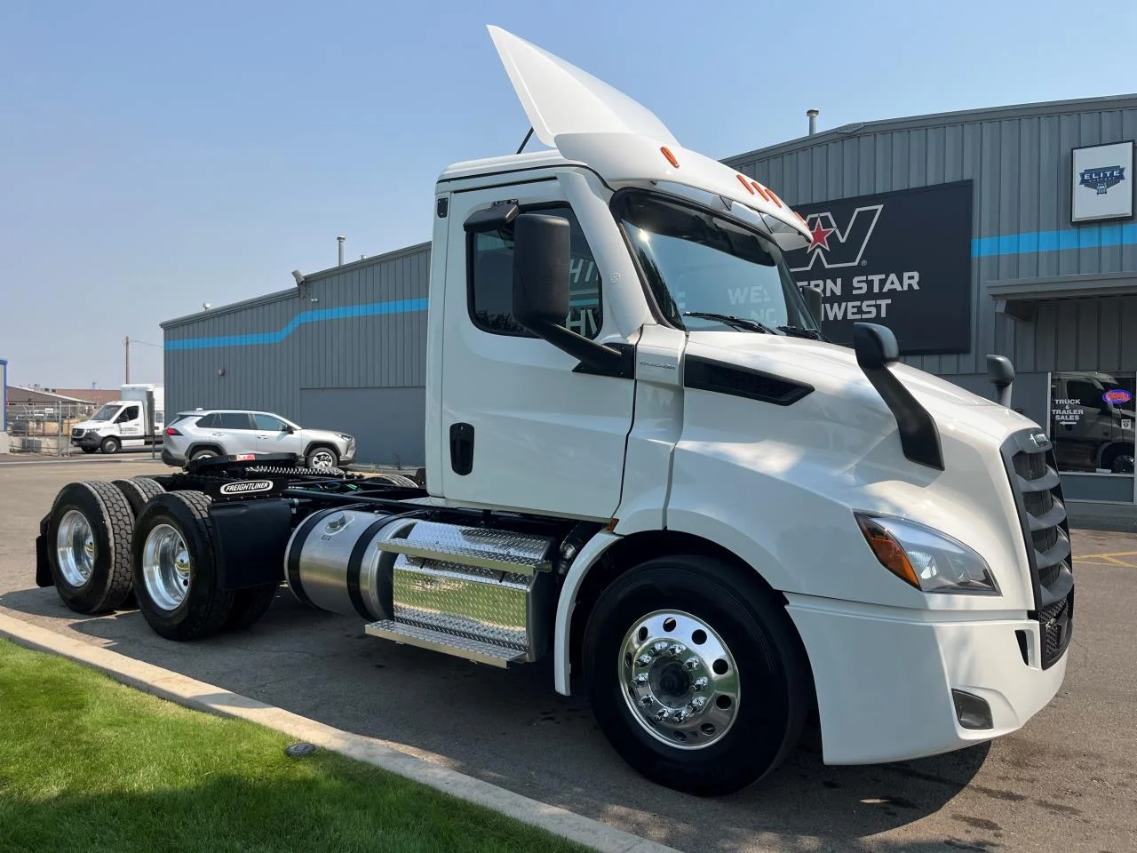 2025 Freightliner Cascadia - image 6
