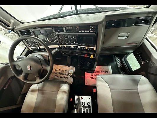 2027 Kenworth W900 in Dallas, TX — photo 2