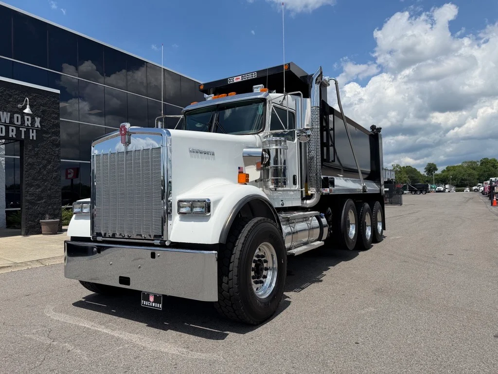 2027 Kenworth W900