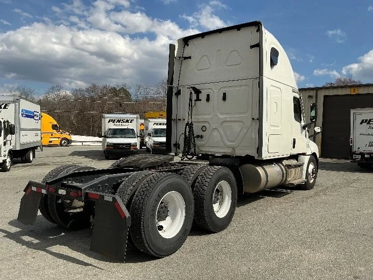 2021 Freightliner Cascadia - image 7