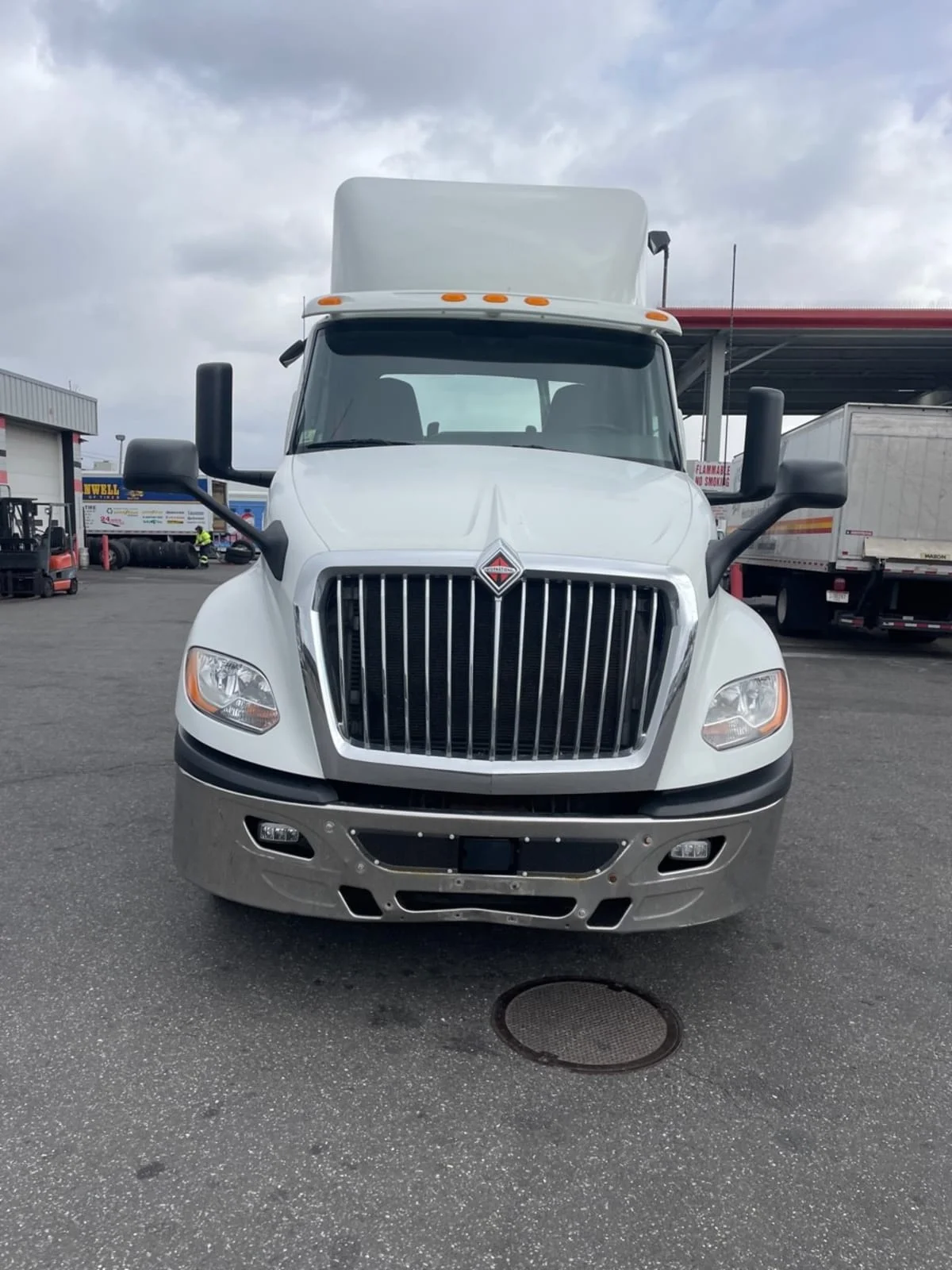 2018 International LT in Farmingdale, NY — photo 2