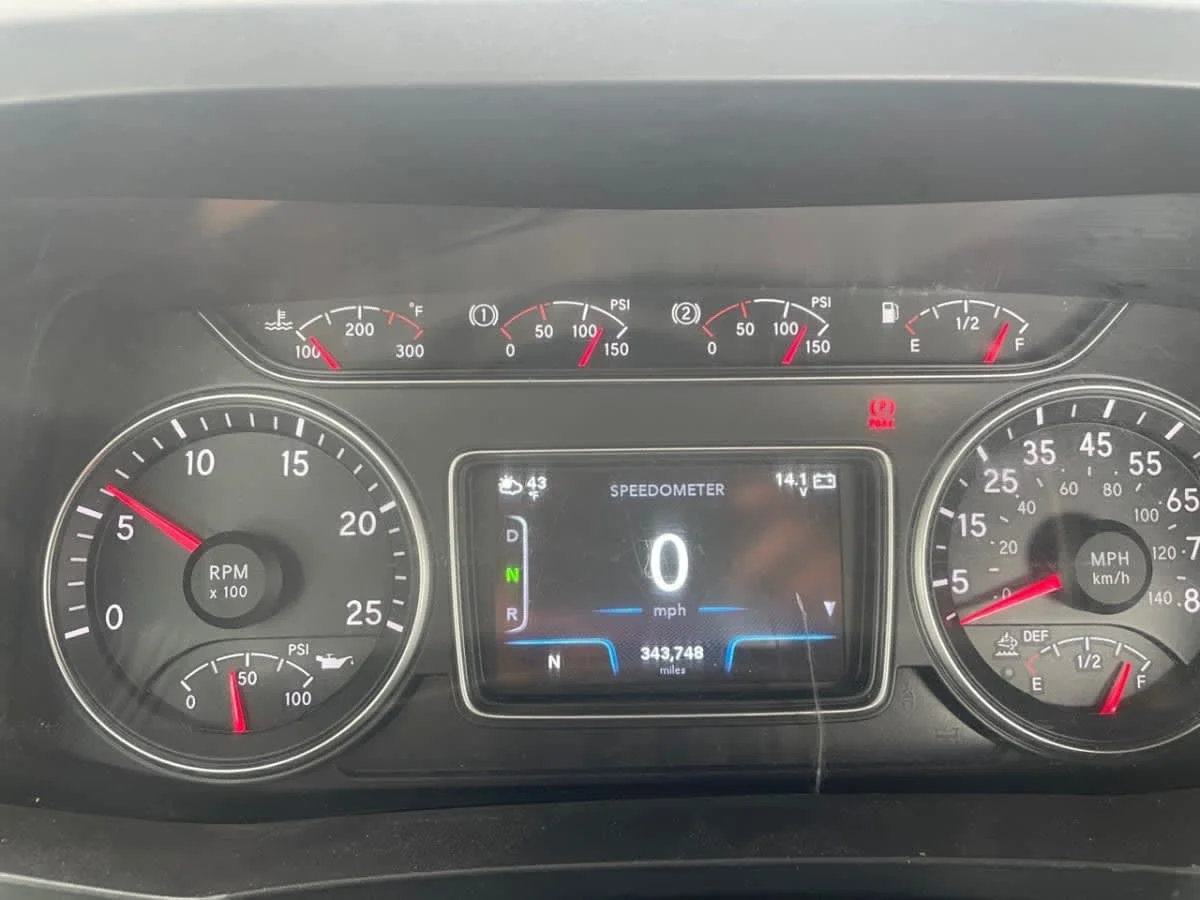 2018 International LT in Farmingdale, NY — photo 12
