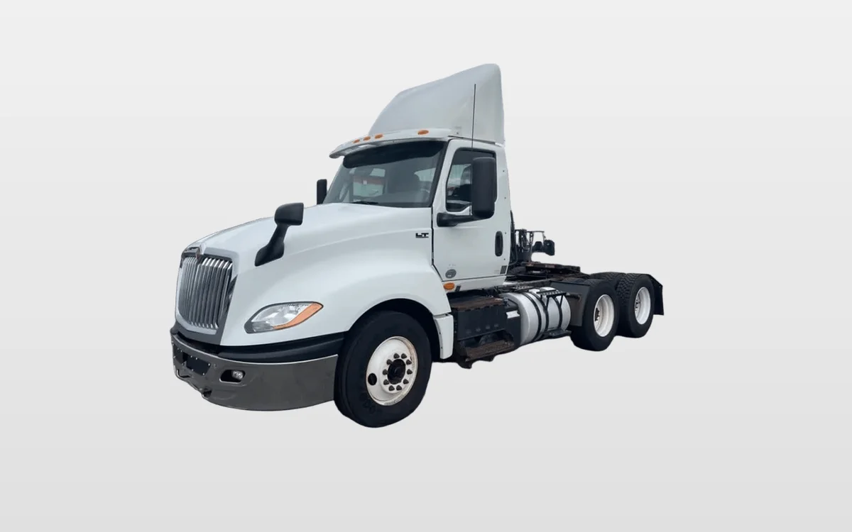 2018 International LT - image 1