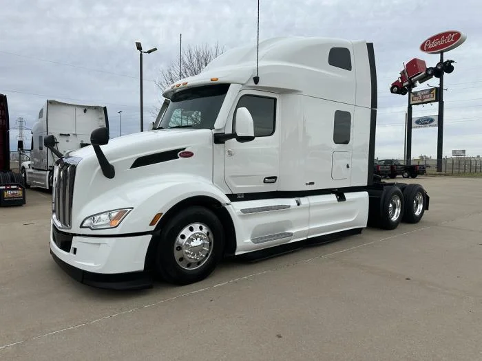 2024 Peterbilt 579 in Oklahoma City, OK — photo 2
