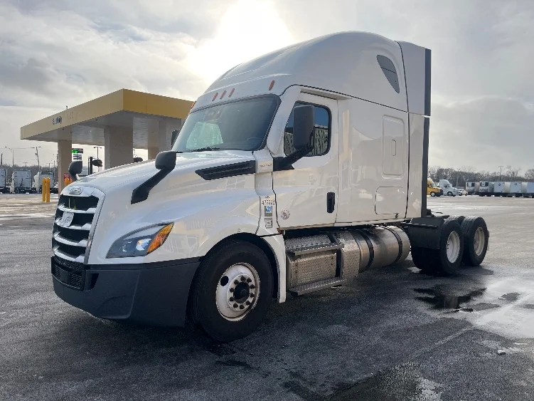 2022 Freightliner Cascadia - image 3