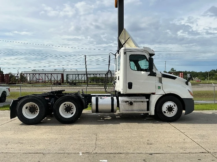 2020 Freightliner Cascadia in Gulfport, MS — photo 8