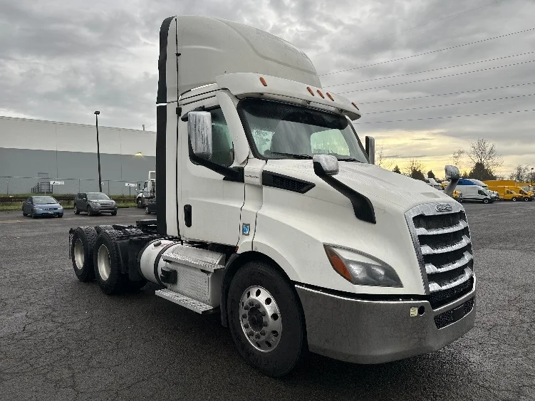2021 Freightliner Cascadia in Clackamas, OR