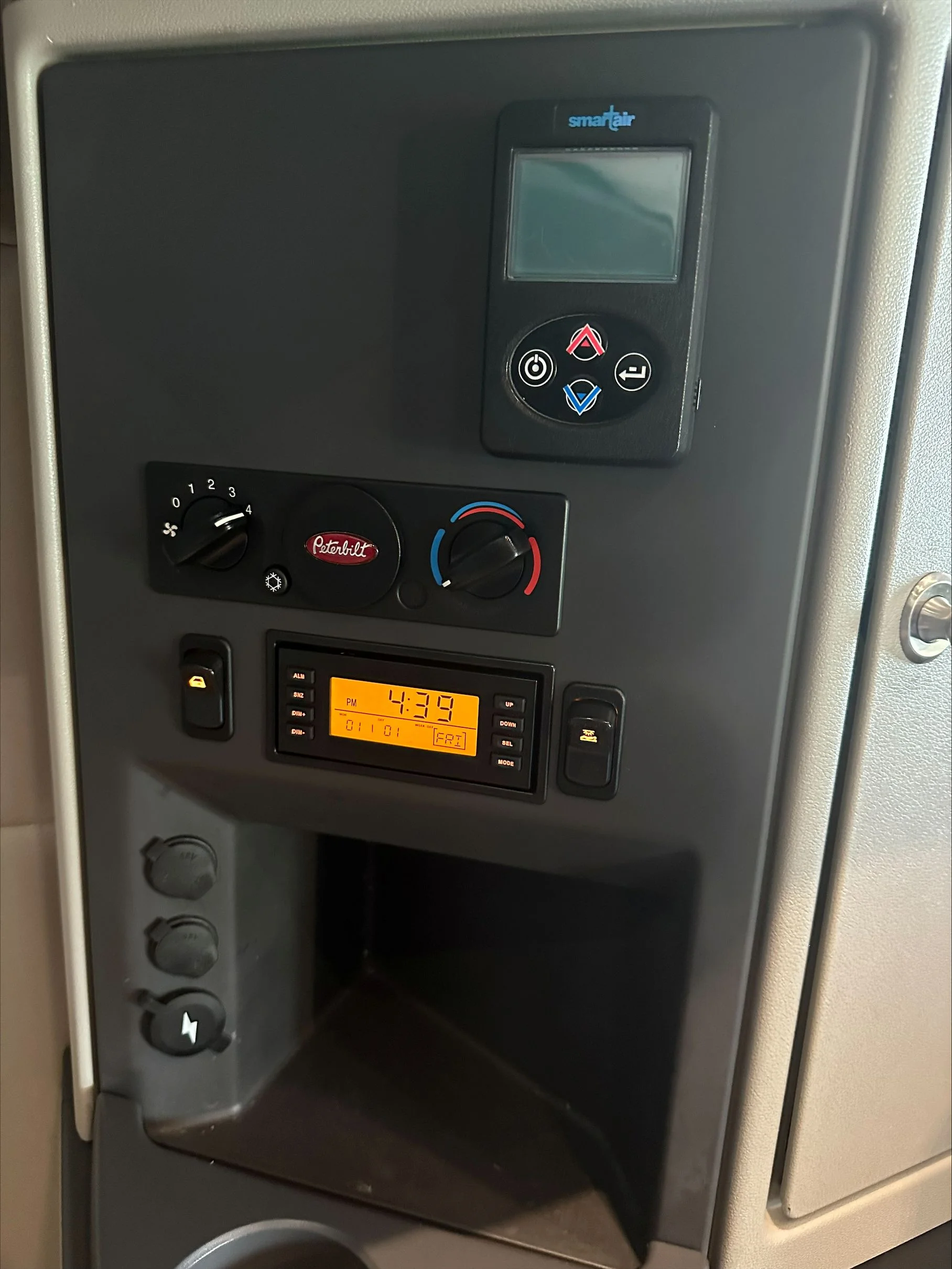 2021 Peterbilt 579 in Portland, OR — photo 11