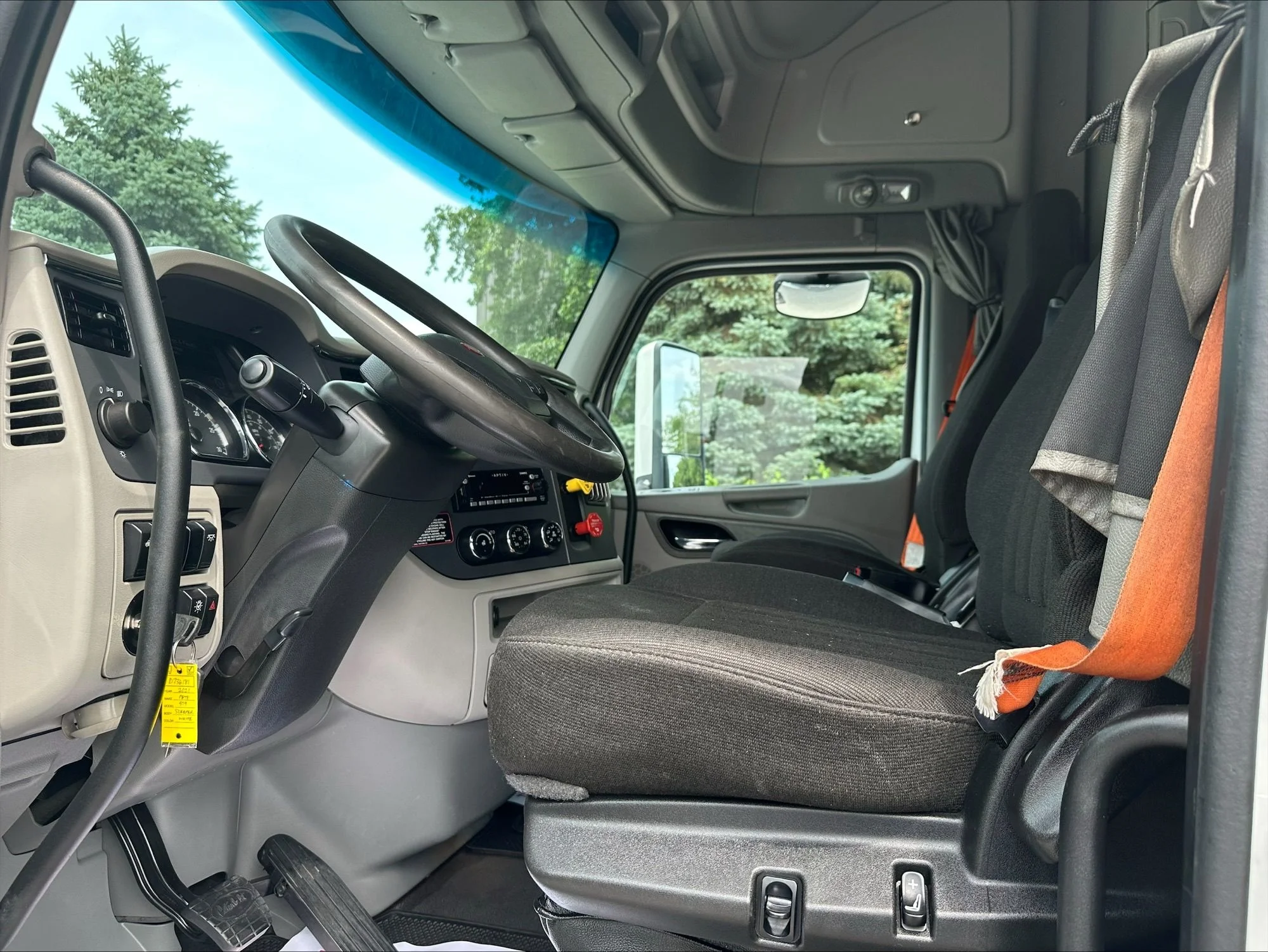 2021 Peterbilt 579 in Portland, OR — photo 7