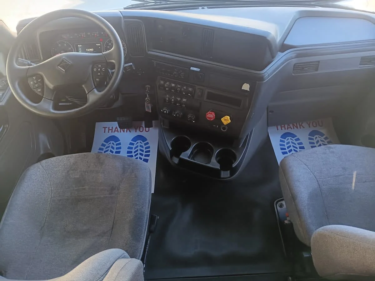 2019 International LT in Jacksonville, FL — photo 7