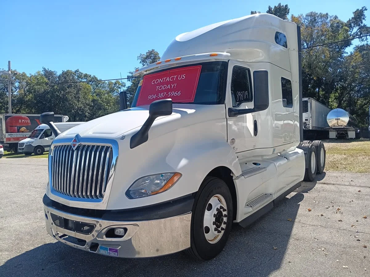 2019 International LT in Jacksonville, FL — photo 2