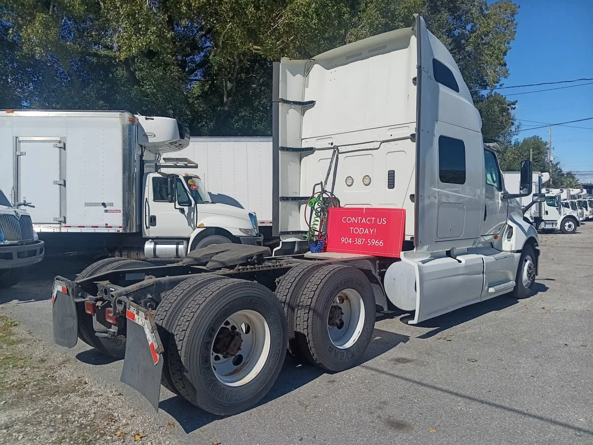 2019 International LT in Jacksonville, FL — photo 4