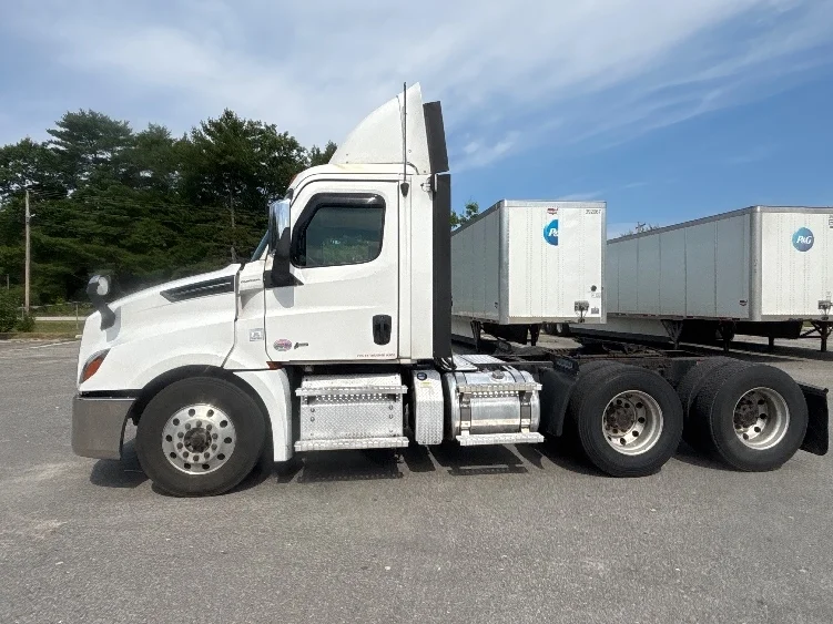 2020 Freightliner Cascadia in Monmouth Junction, NJ — photo 4