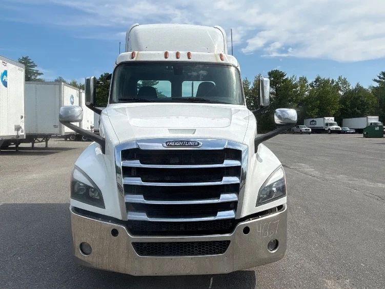 2020 Freightliner Cascadia in Monmouth Junction, NJ — photo 2