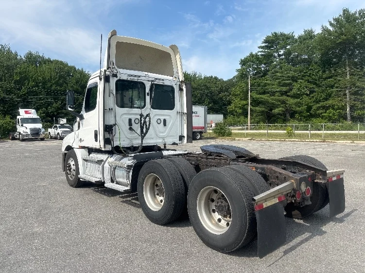2020 Freightliner Cascadia in Monmouth Junction, NJ — photo 5