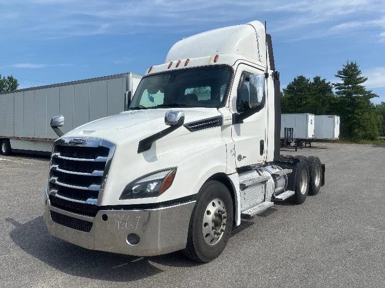 2020 Freightliner Cascadia in Monmouth Junction, NJ — photo 3