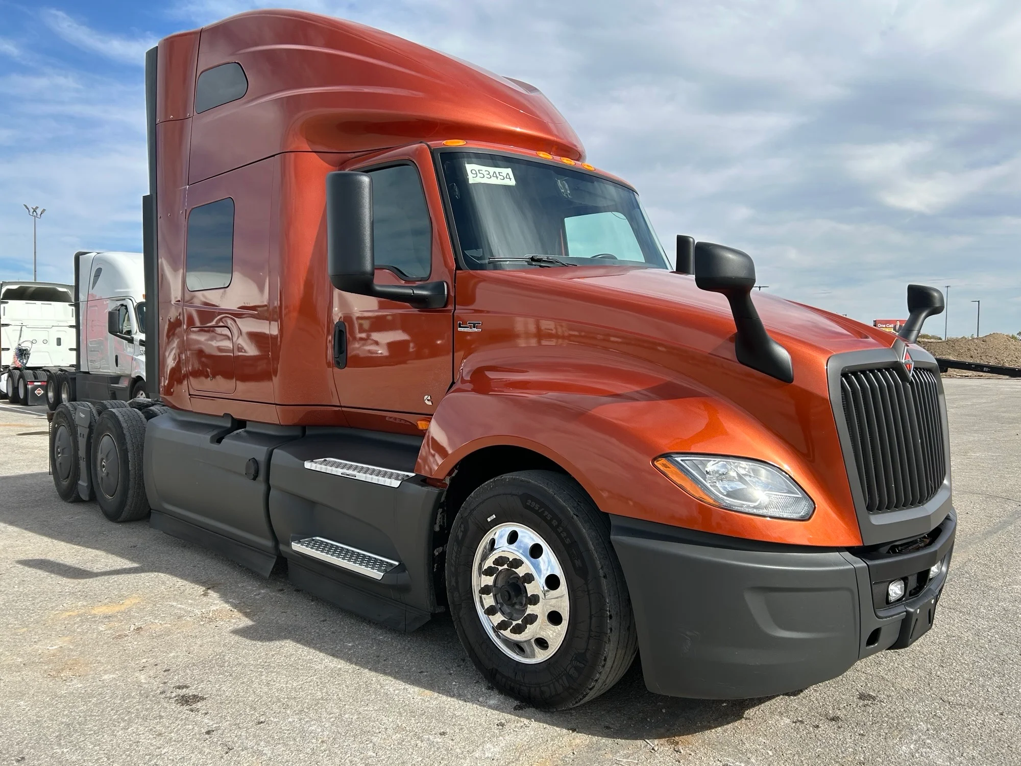 2022 International LT in Milwaukee, WI — photo 3