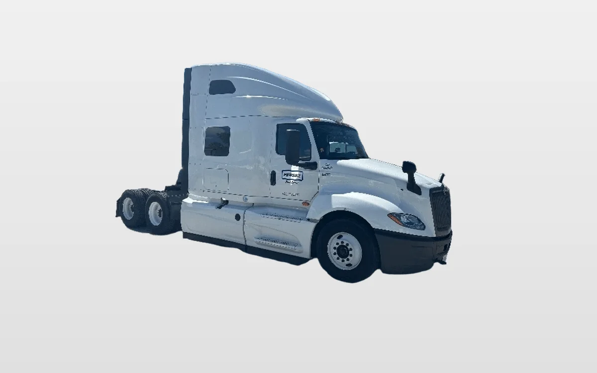 2022 International LT - image 1