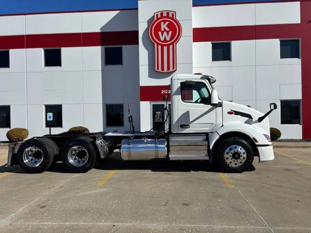 2023 Peterbilt 579 - image 5
