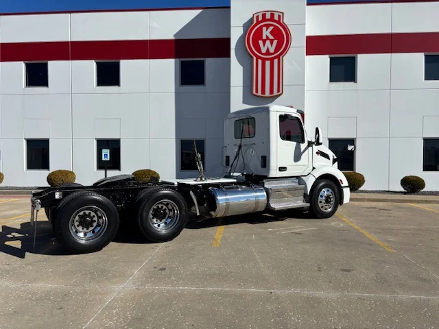 2023 Peterbilt 579 in Troy, IL — photo 4