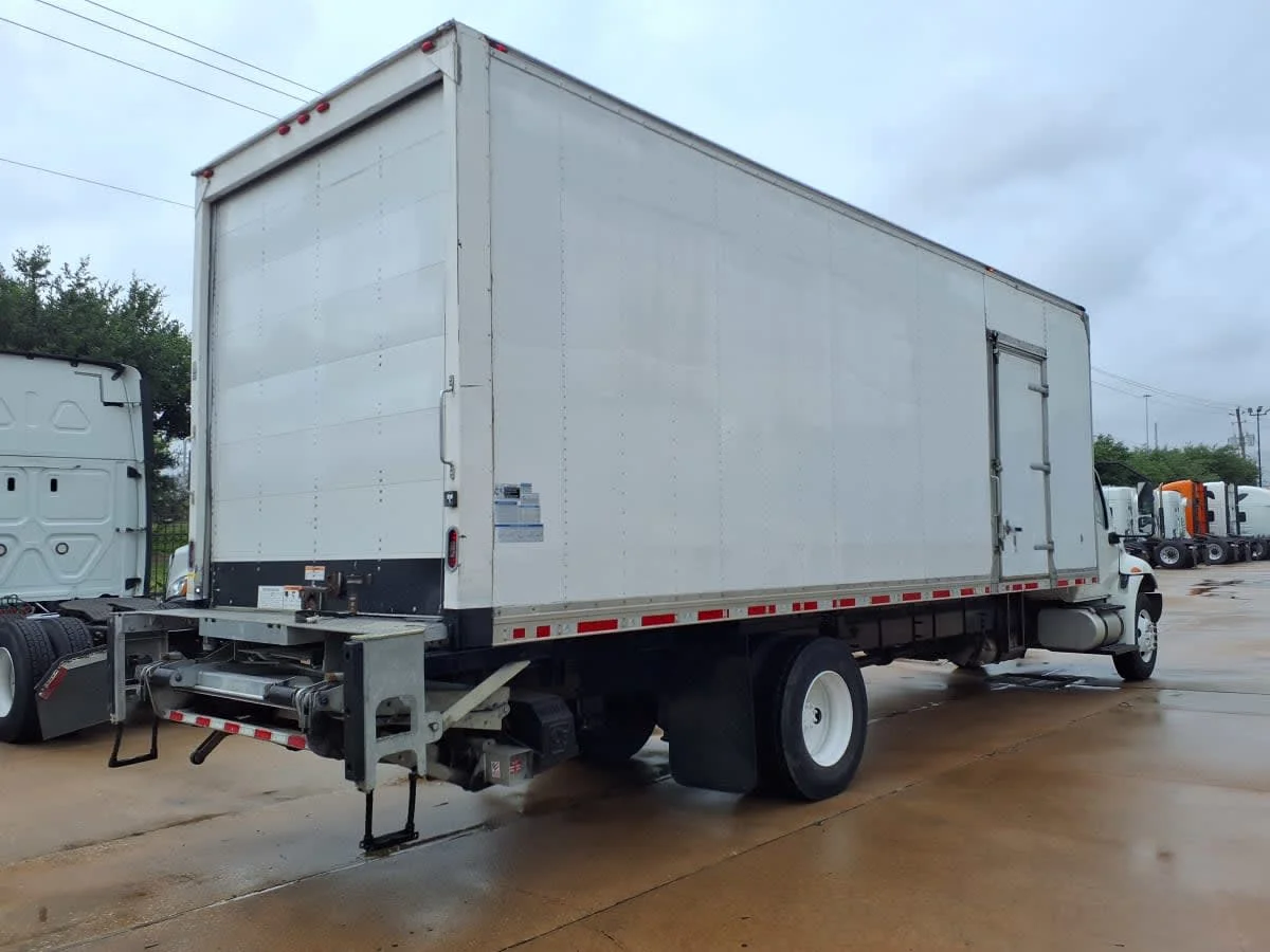 2020 International MV - image 4