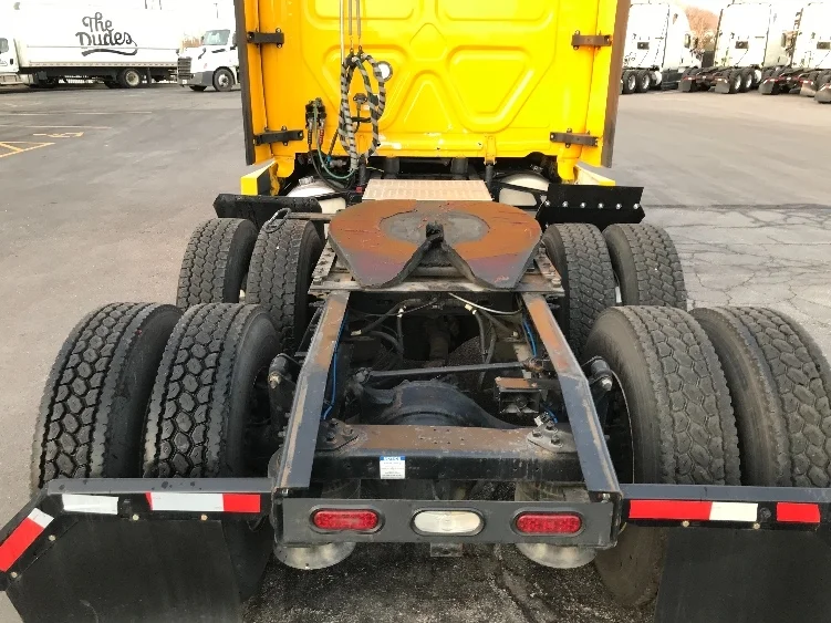 2022 Freightliner Cascadia - image 6