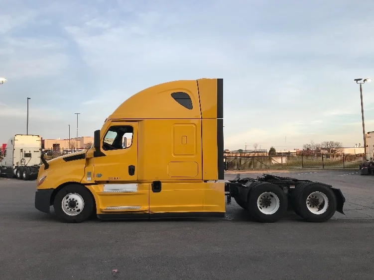 2022 Freightliner Cascadia - image 4