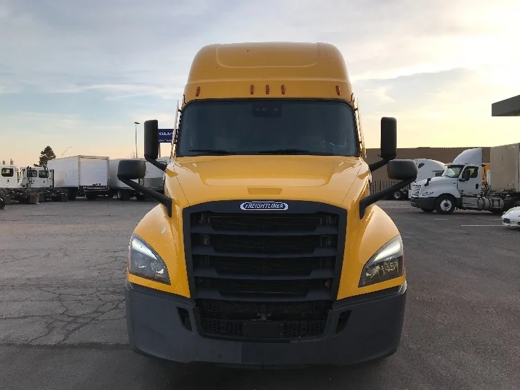 2022 Freightliner Cascadia - image 2