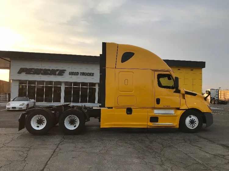 2022 Freightliner Cascadia - image 8