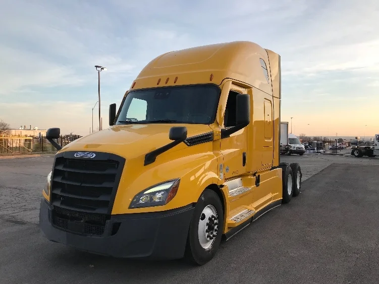 2022 Freightliner Cascadia - image 3